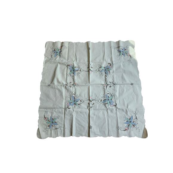 Vintage Embroidered Cutwork Tablecloth & 4 Napkins Floral Butterfly Cottagecore - Picture 2 of 9